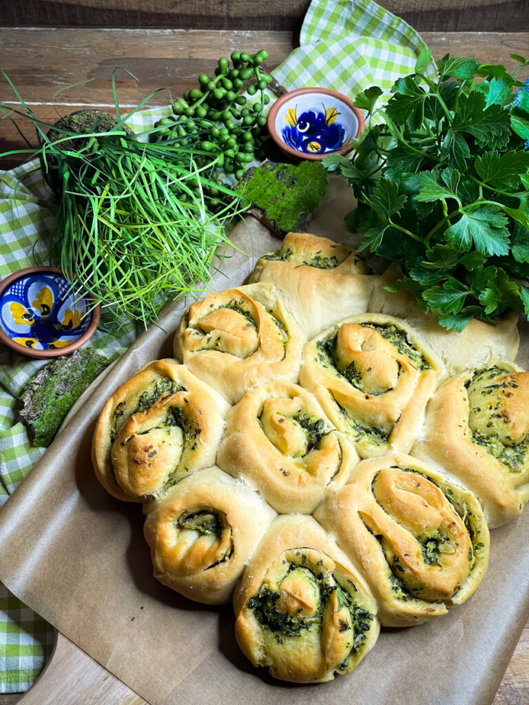 Zupfbrot mit hausgemachter Petersilien-Butter