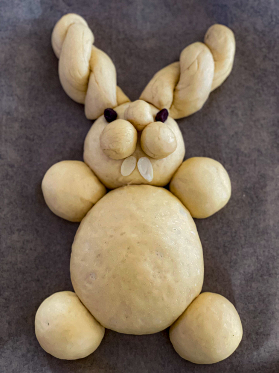 Osterhase aus Hefeteig