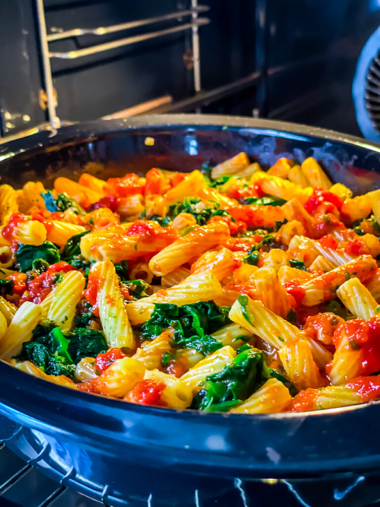 One Pot Pasta mit Spinat