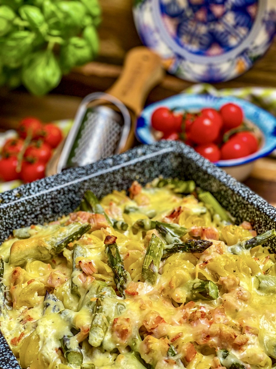 Einfacher Nudelauflauf mit grünem Spargel - cremiges Soulfood-Rezept ...