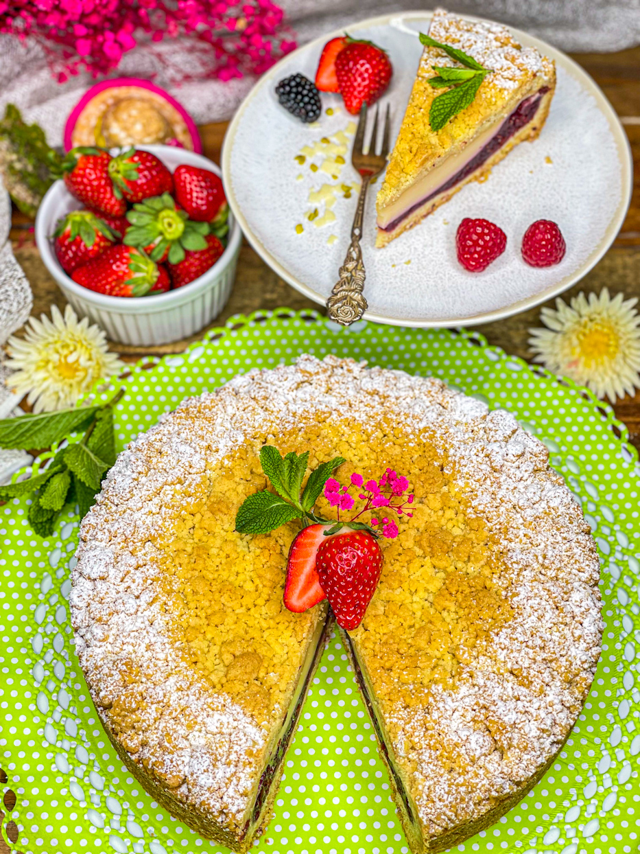 Streuselkuchen mit Pudding und Schattenmorellen Streuselkuchen mit Pudding und Schattenmorellen