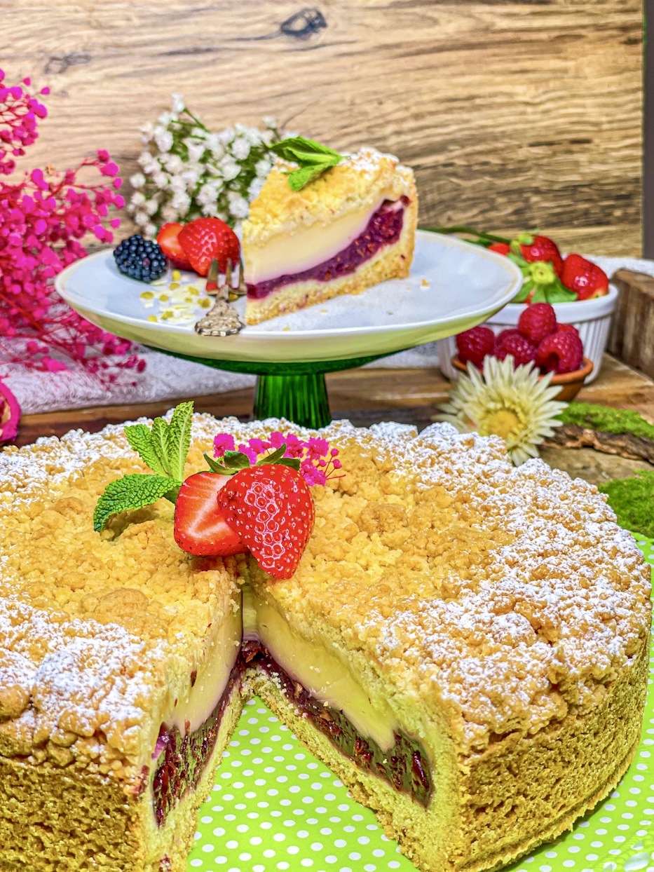 Streuselkuchen mit Pudding und Schattenmorellen Streuselkuchen mit Pudding und Schattenmorellen