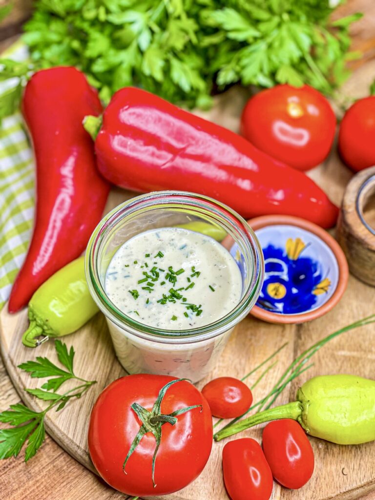 Omas Salatdressing Ein einfacher Klassiker, der alle Blattsalate unwiderstehlich macht! Die