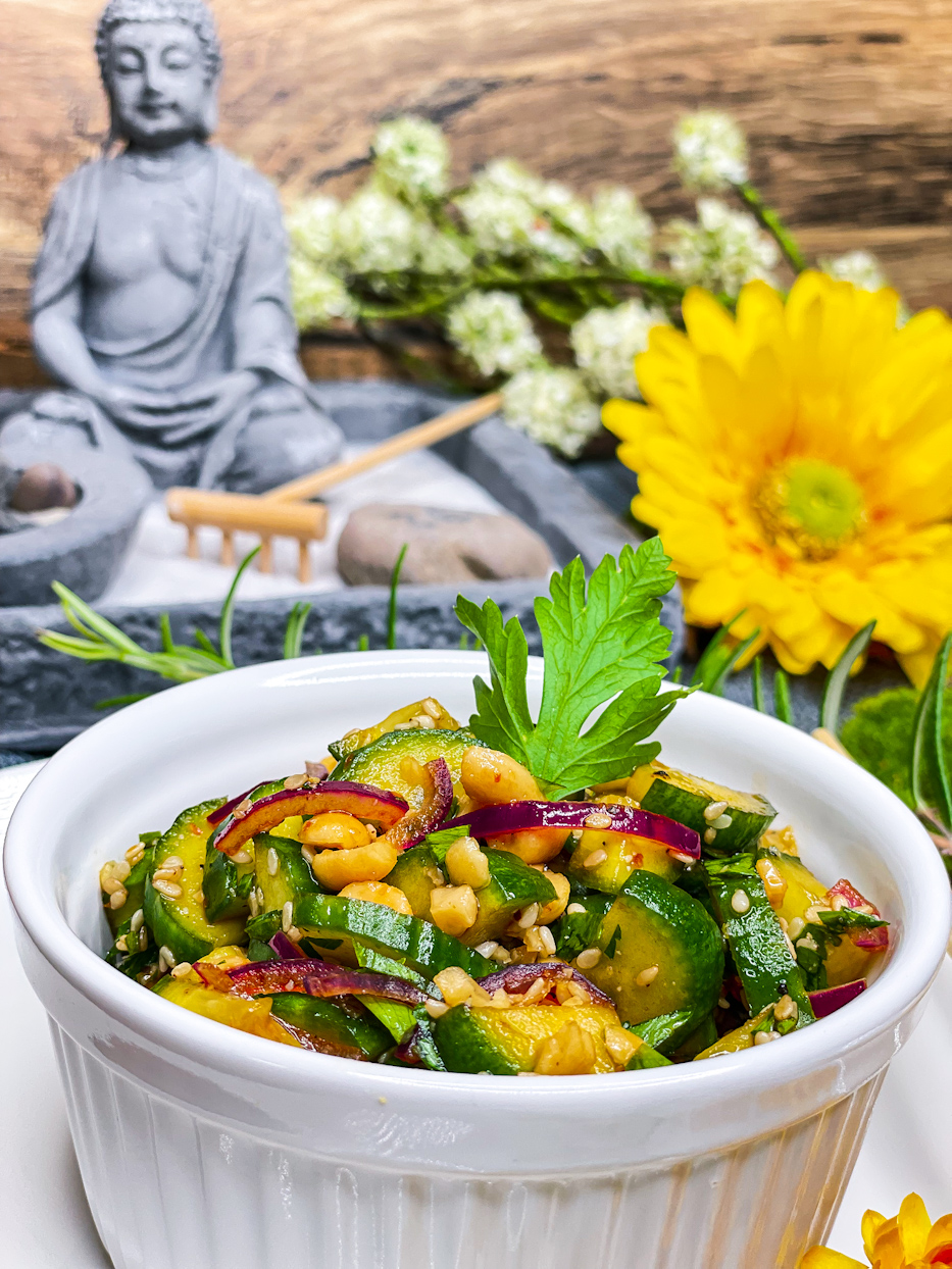 Asiatischer Gurkensalat: Knackig, erfrischend und besonders! Asiatischer Gurkensalat: Knackig, erfrischend und besonders!