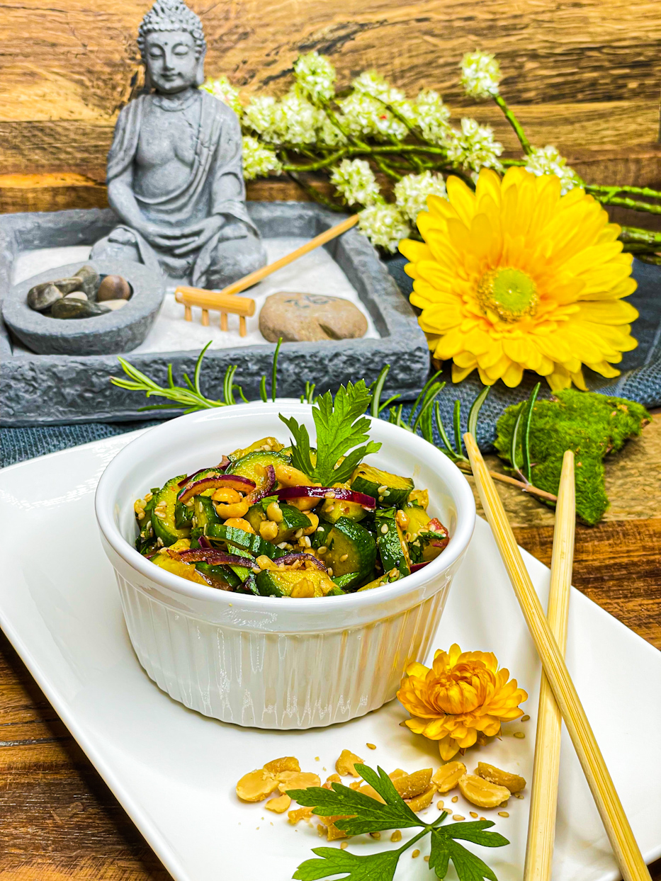 Asiatischer Gurkensalat: Knackig, erfrischend und besonders! Asiatischer Gurkensalat: Knackig, erfrischend und besonders!