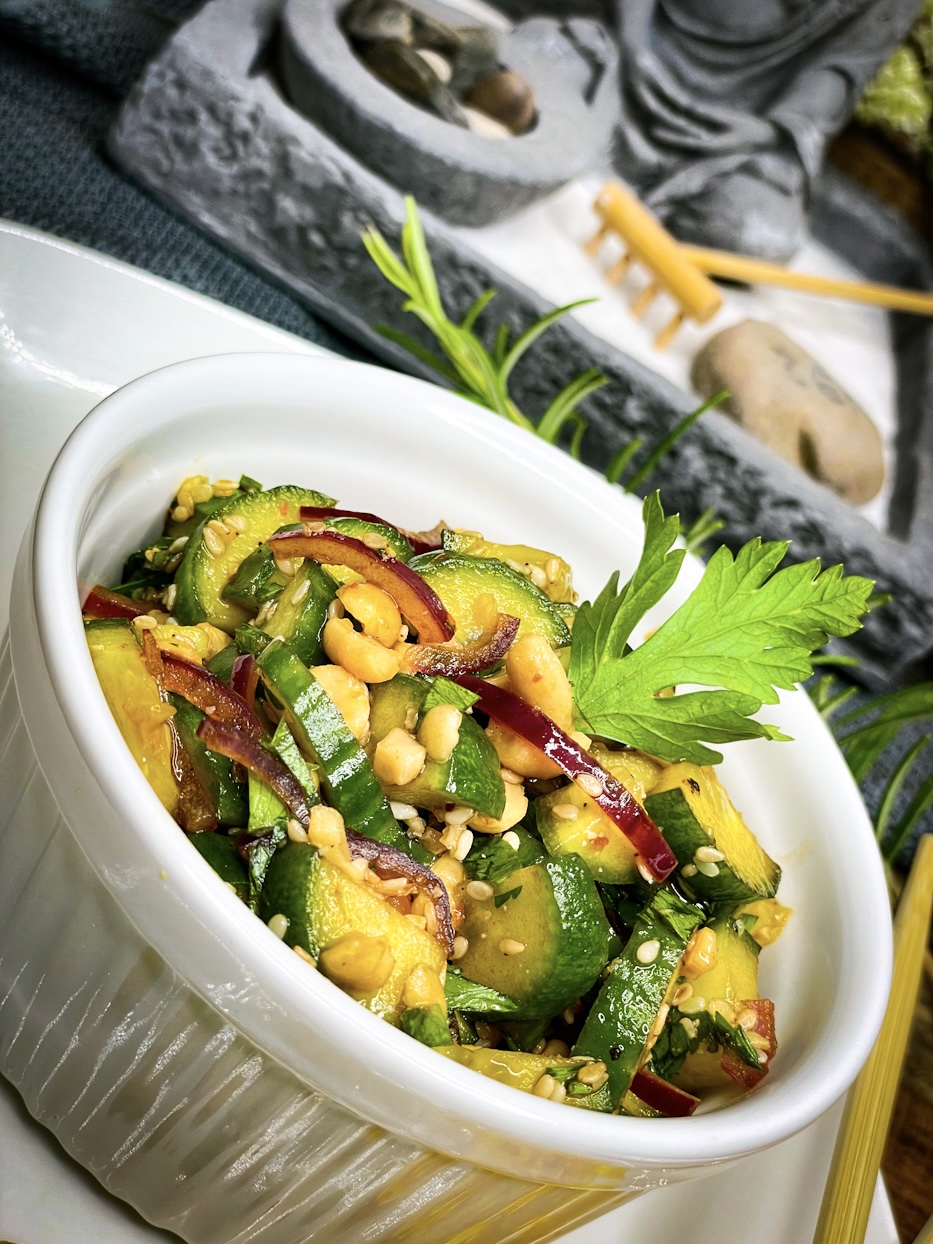 Asiatischer Gurkensalat: Knackig, erfrischend und besonders! Asiatischer Gurkensalat: Knackig, erfrischend und besonders!
