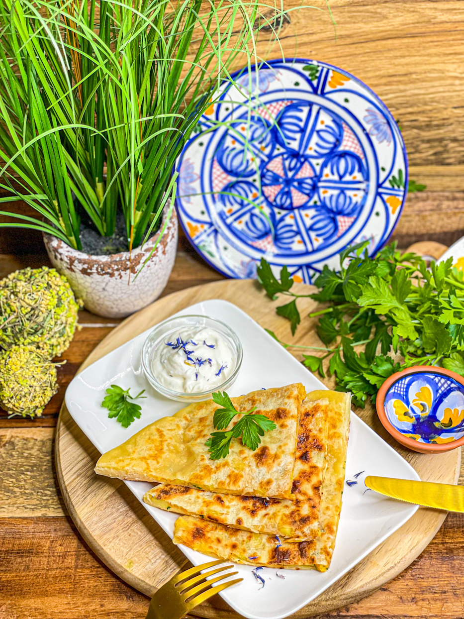 Türkisch gefüllte Pfannenbrote mit Kartoffel-Käse-Füllung! Türkisch gefüllte Pfannenbrote mit Kartoffel-Käse-Füllung!