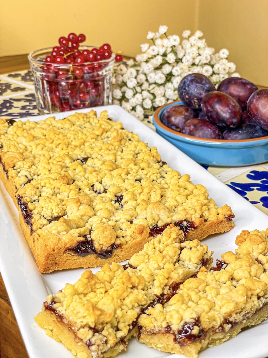 Friesische Pflaumenstreifen mit Marzipan und Streuseln! Friesische Pflaumenstreifen mit Marzipan und Streuseln!