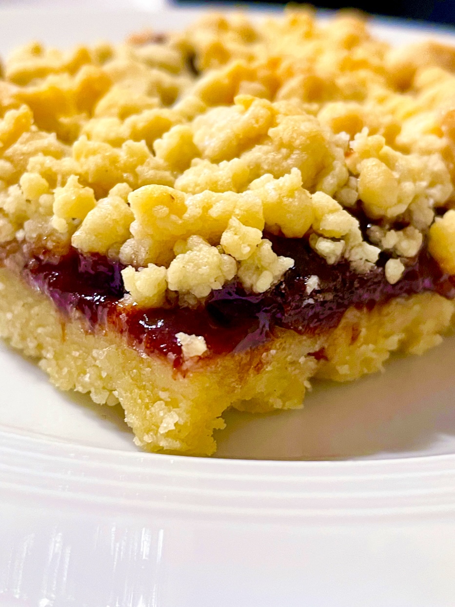 Friesische Pflaumenstreifen mit Marzipan und Streuseln! Friesische Pflaumenstreifen mit Marzipan und Streuseln!