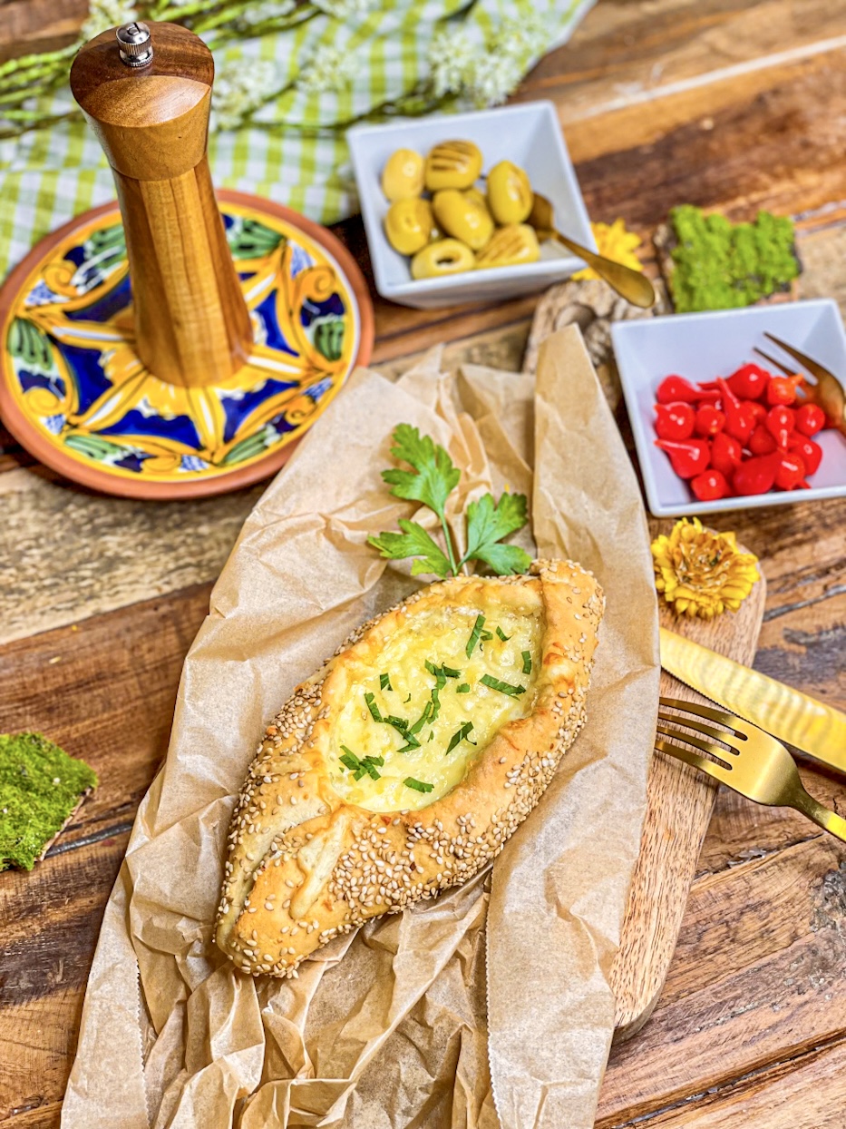 Vegetarische Pide: Gruß aus der Türkischen Küche! Vegetarische Pide: Gruß aus der Türkischen Küche!