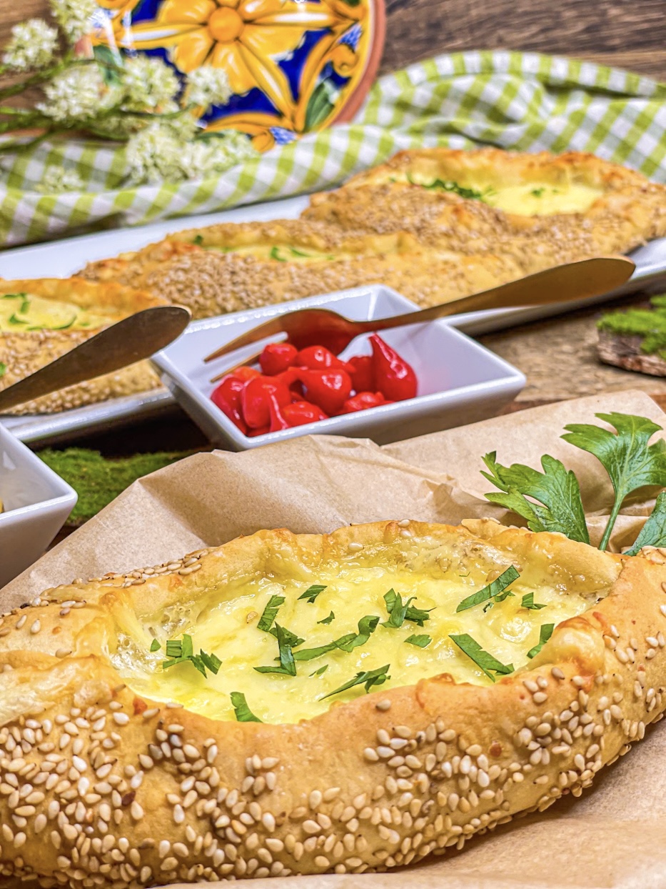 Vegetarische Pide: Gruß aus der Türkischen Küche! Vegetarische Pide: Gruß aus der Türkischen Küche!