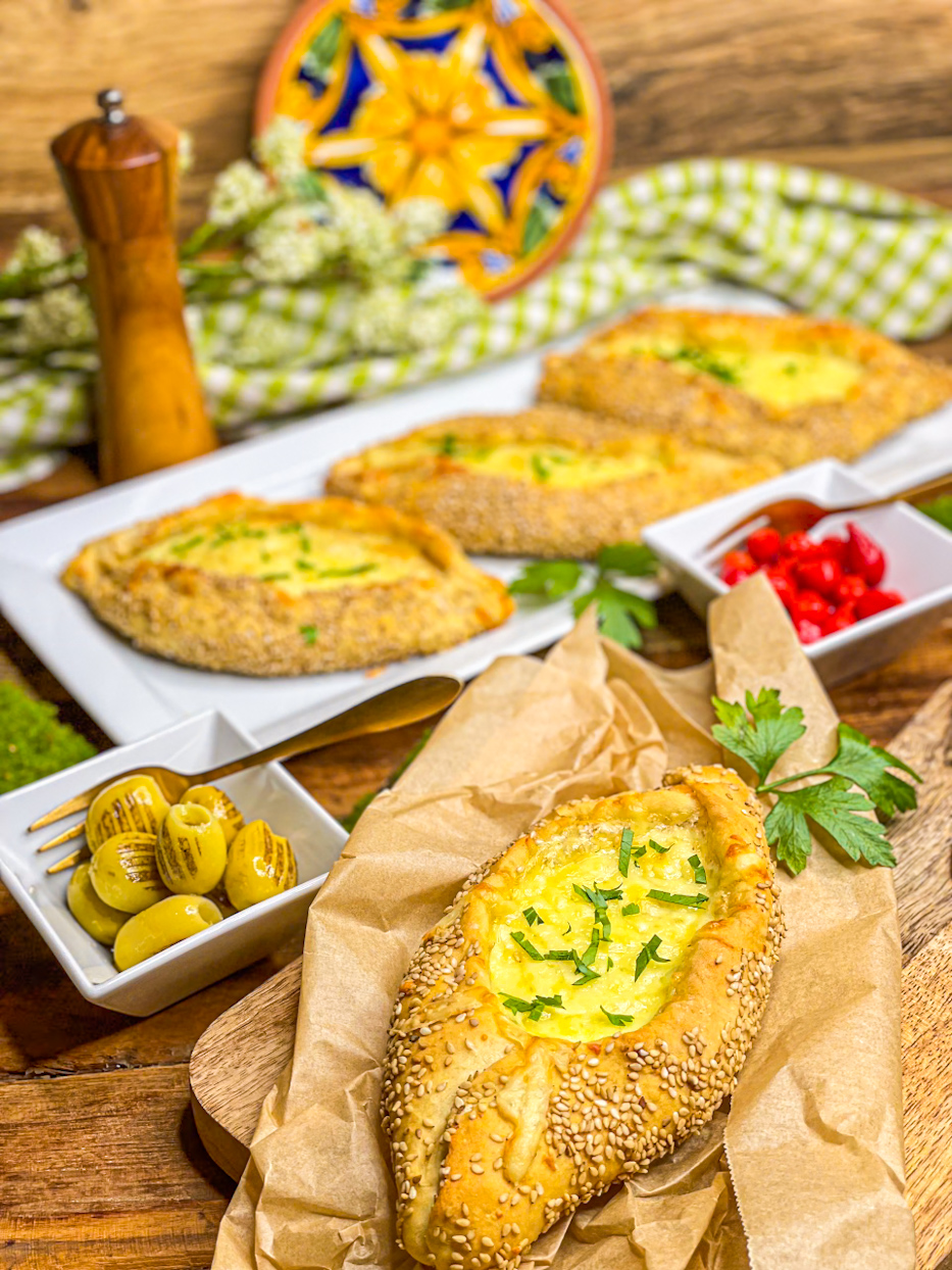 Vegetarische Pide: Gruß aus der Türkischen Küche! Vegetarische Pide: Gruß aus der Türkischen Küche!