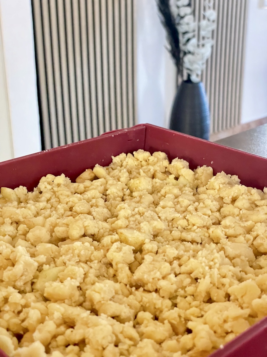Apfelkuchen mit selbstgemachter Mandelcreme, Zimt-Äpfeln und Streuseln! Apfelkuchen mit selbstgemachter Mandelcreme, Zimt-Äpfeln und Streuseln!