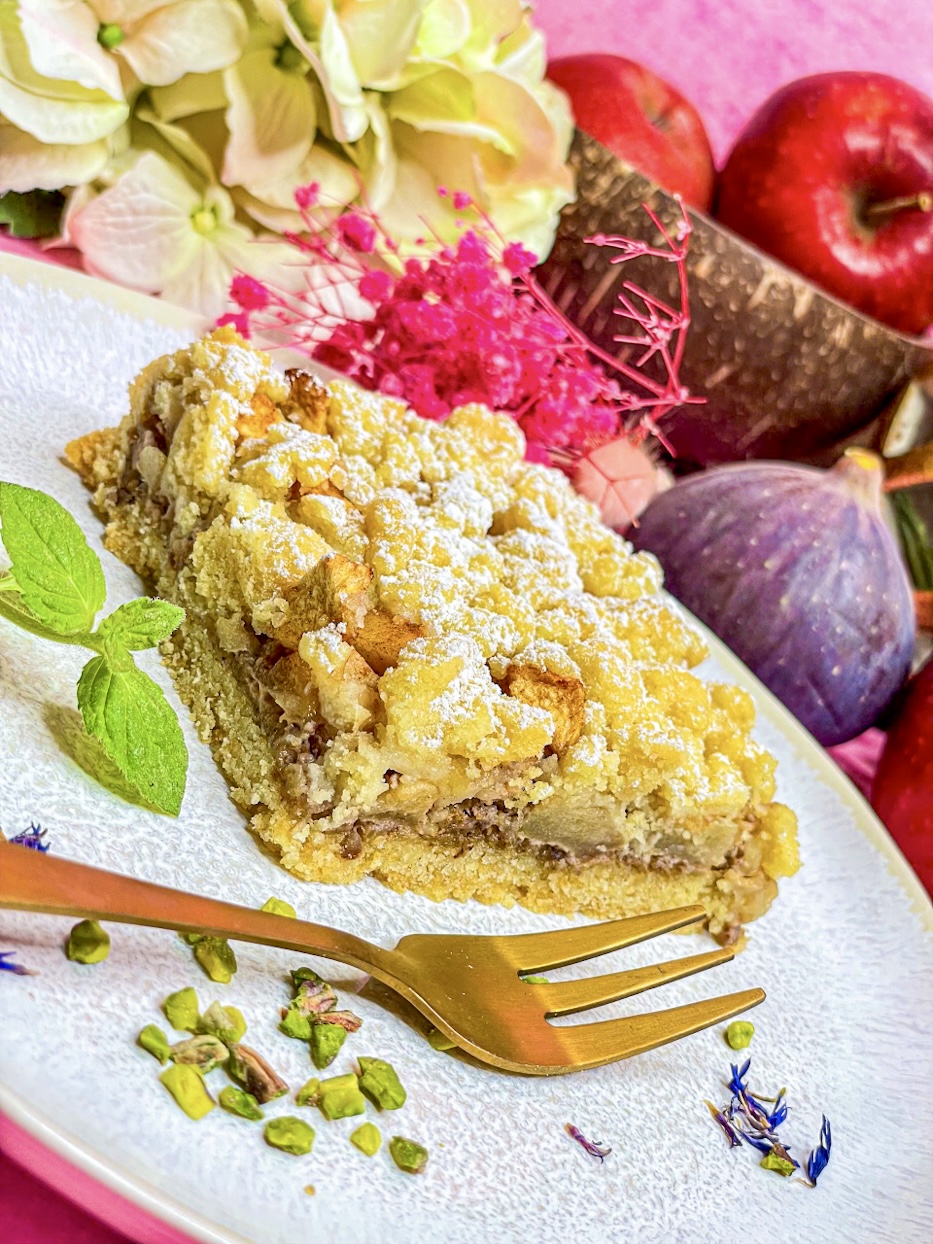 Apfelkuchen mit selbstgemachter Mandelcreme, Zimt-Äpfeln und Streuseln! Apfelkuchen mit selbstgemachter Mandelcreme, Zimt-Äpfeln und Streuseln!