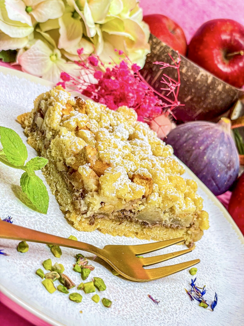 Apfelkuchen mit selbstgemachter Mandelcreme, Zimt-Äpfeln und Streuseln!