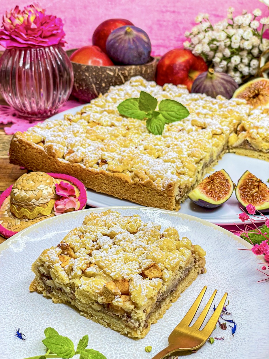 Apfelkuchen mit selbstgemachter Mandelcreme, Zimt-Äpfeln und Streuseln! Apfelkuchen mit selbstgemachter Mandelcreme, Zimt-Äpfeln und Streuseln!