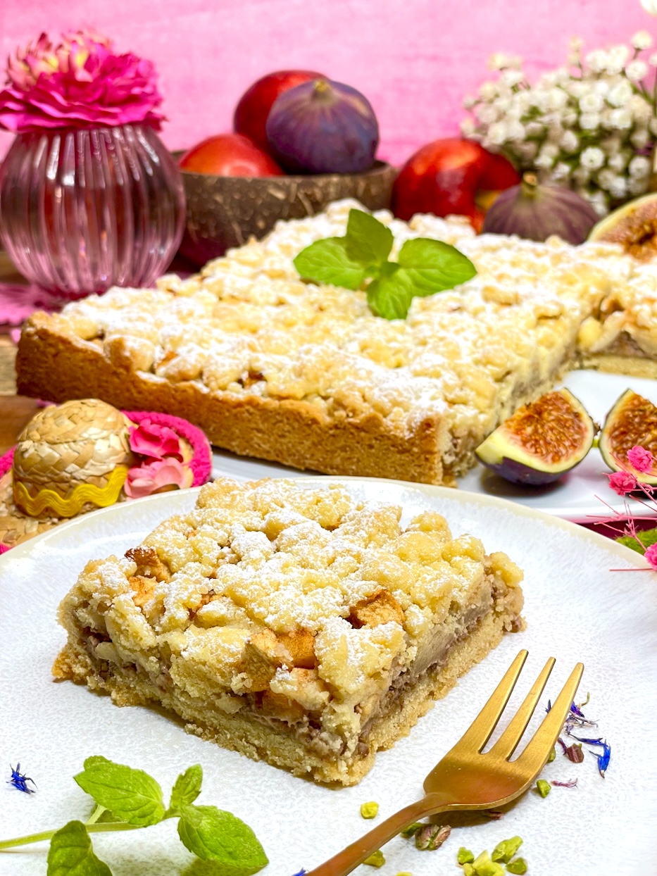 Apfelkuchen mit selbstgemachter Mandelcreme, Zimt-Äpfeln und Streuseln! Apfelkuchen mit selbstgemachter Mandelcreme, Zimt-Äpfeln und Streuseln!