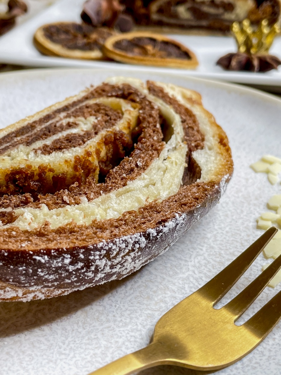 Schokoladen-Babka mit Lotus-Creme-Füllung