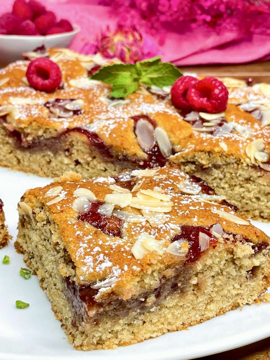 Linzer-Rührteigschnitten als Blechkuchen Linzer-Rührteigschnitten als Blechkuchen