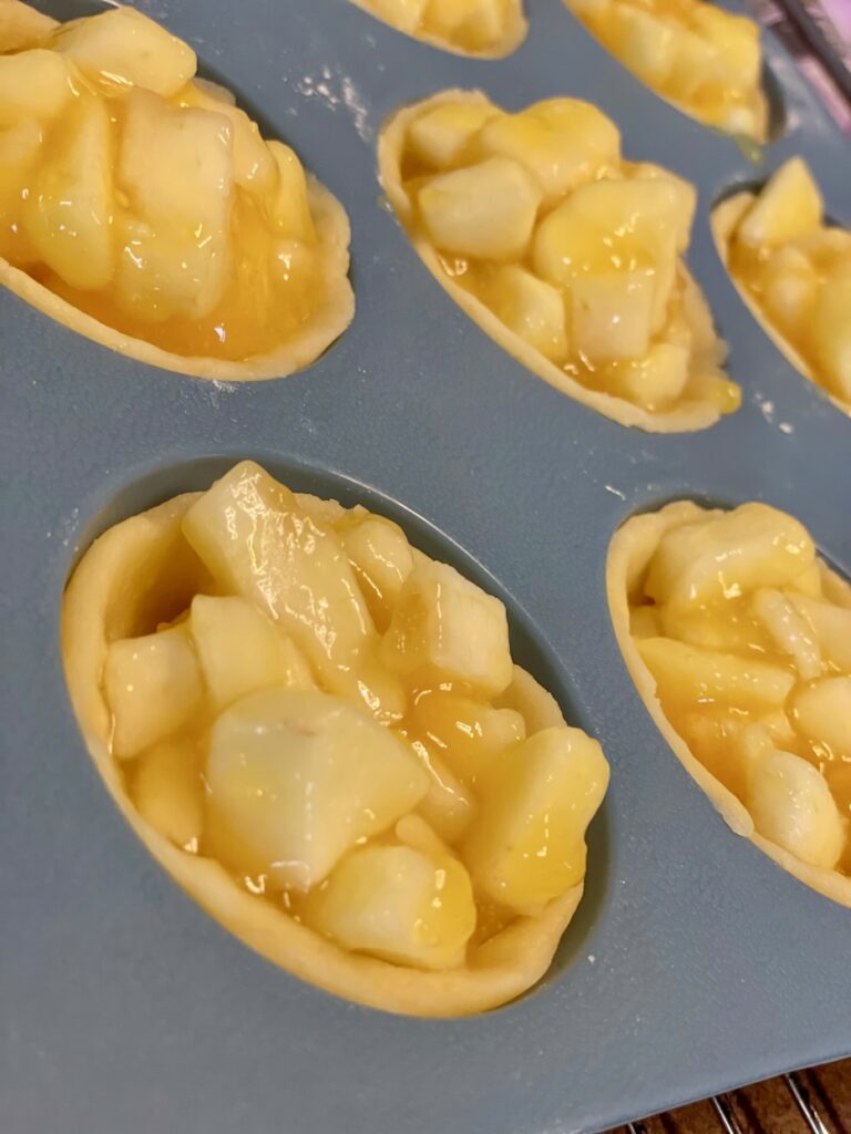 Apfel-Mürbteig-Törtchen: Der perfekte süße Herbstgenuss!