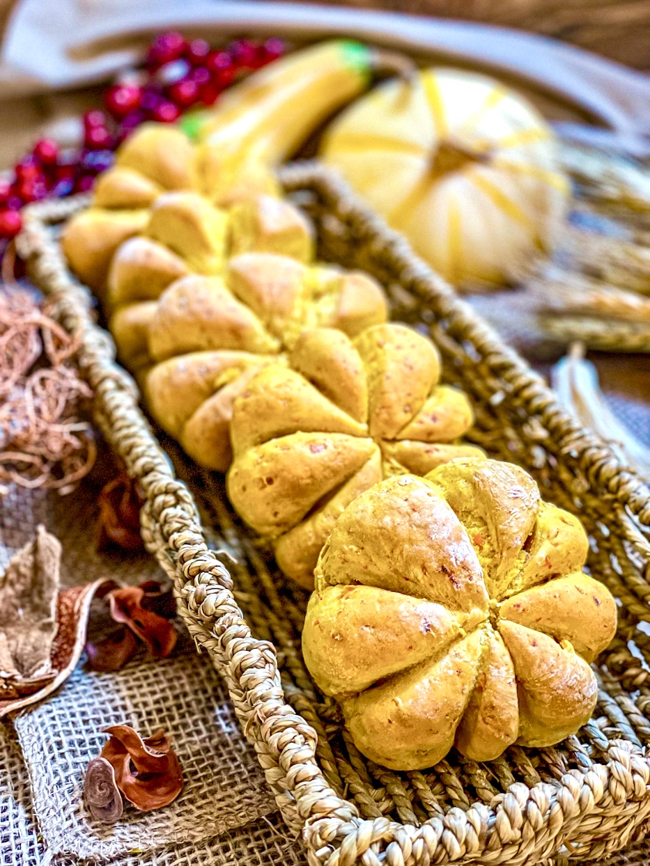 Kürbisbrötchen - einfach selbst backen (8 Stück)! - Die Genussfreundin ...