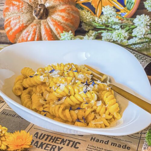 Pasta mit Kürbis und Burrata - cremige, herbstliche Sauce, einfach & 100 % lecker! 2 Pasta mit Kürbis und Burrata