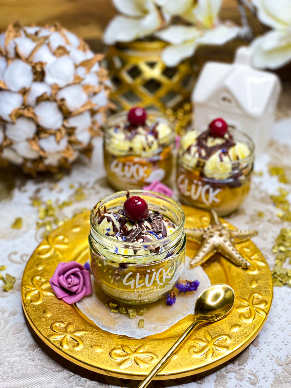 Donauwelle im Glas - einfaches Rezept mit Kirschen & Schokolade 4 Stück ... Donauwelle im Glas - einfaches Rezept mit Kirschen & Schokolade 4 Stück ...