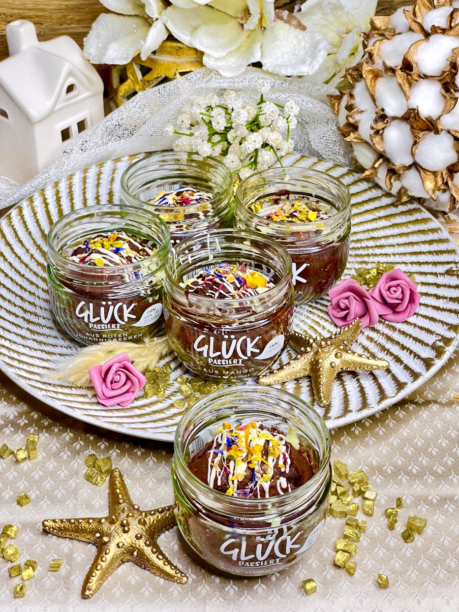 Super-Saftiger Schokoladenkuchen im Glas: Ein süßer Hit in 6 Gläsern ... Super-Saftiger Schokoladenkuchen im Glas: Ein süßer Hit in 6 Gläsern ...