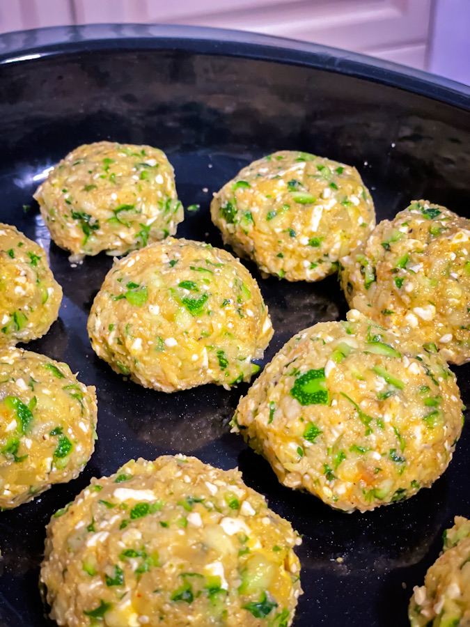 Zucchini-Feta-Bällchen