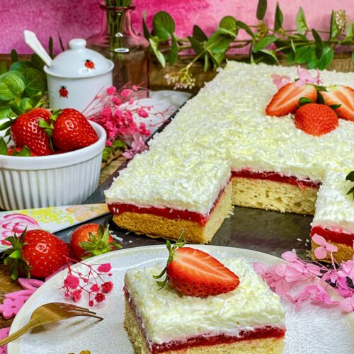 Frau Holle Kuchen - das beste Rezept für den himmlischen Erdbeer-Creme-Kuchen vom Blech in 1-fachen Schritten erklärt! 2 Frau Holle Kuchen