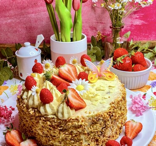 Einfache Torte mit Paradiescreme