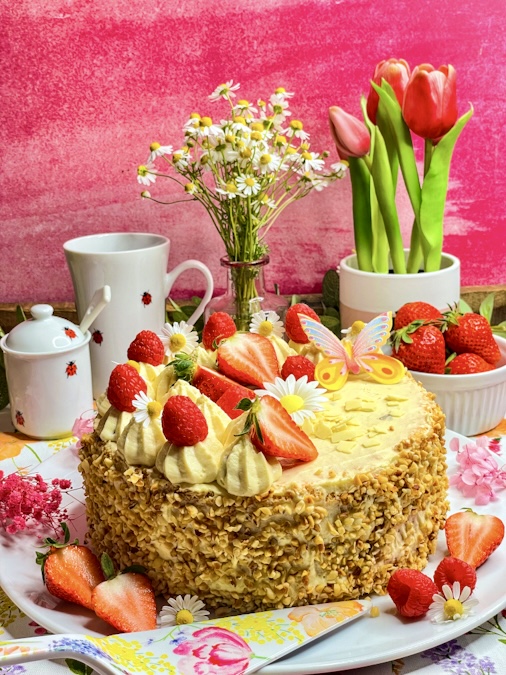 Einfache Torte mit Paradiescreme