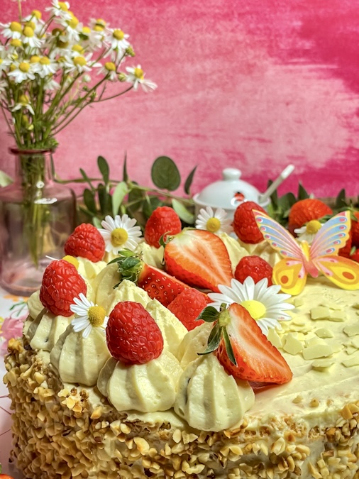 Einfache Torte mit Paradiescreme