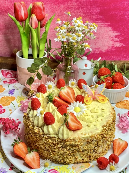 Einfache Torte mit Paradiescreme