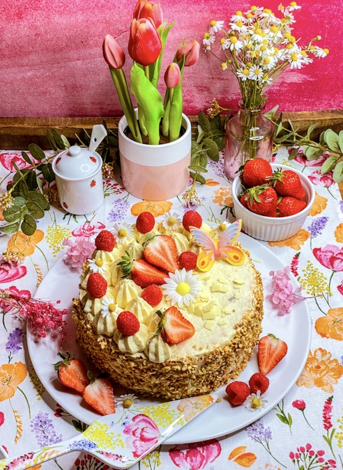 Einfache Torte mit Paradiescreme