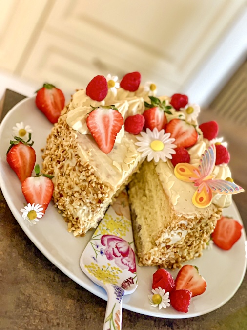 Einfache Torte mit Paradiescreme