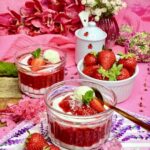 Spaghetti-Eis-Dessert im Glas
