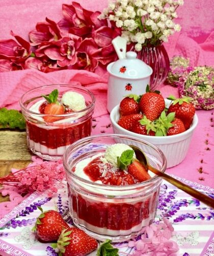 Spaghetti-Eis-Dessert im Glas