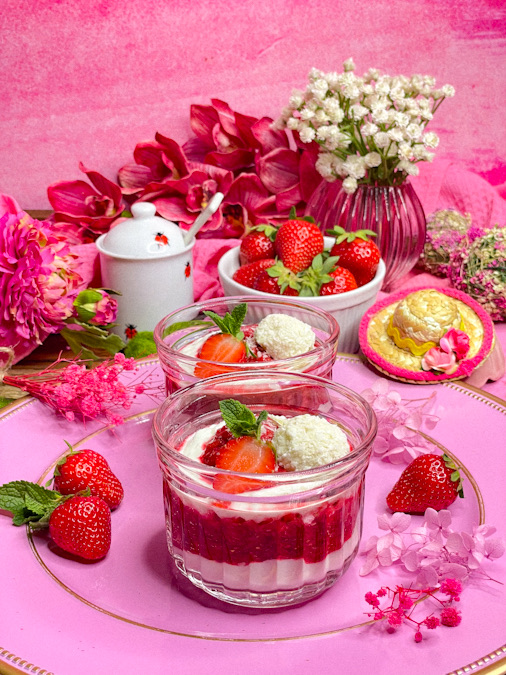 Spaghetti-Eis-Dessert im Glas