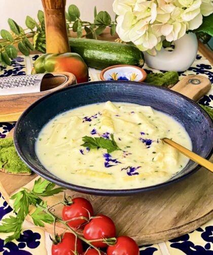 5 Geheimzutaten für die beste Pfälzer Spargelcremesuppe aus Spargel und Schalen gekocht - cremig & lecker! 1 Spargelcremesuppe