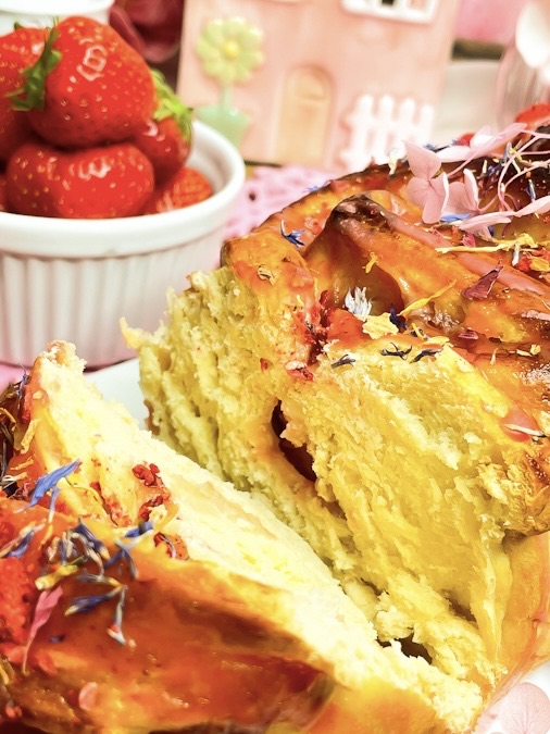 Zupfbrot mit Erdbeeren
