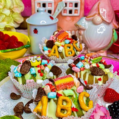 Schnelle Regenbogen-Muffins: Bunt, fluffig & einfach gebacken in nur 35 Minuten! 8 Regenbogen-Muffins
