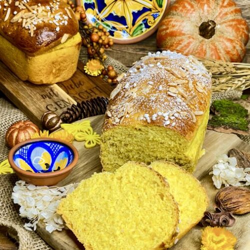 Kürbisstuten - bestes Rezept wie vom Bäcker: saftig, fluffig & einfach gelingsicher (2 Stück)! 2 Kürbisstuten