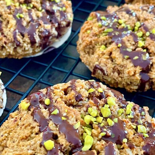 Milchbrötchen Lebkuchen Rezept - saftig, nussig & einfach 100 % gelingsicher 2 Milchbrötchen Lebkuchen
