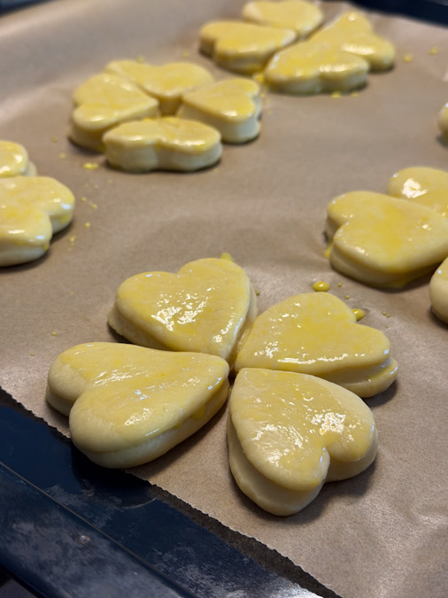 Glücksklee aus Hefeteig