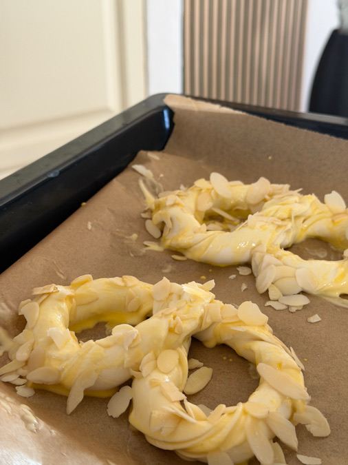 Puddingbrezeln aus Blätterteig - einfaches Rezept wie vom Bäcker 8 Stück 5 Puddingbrezeln aus Blätterteig