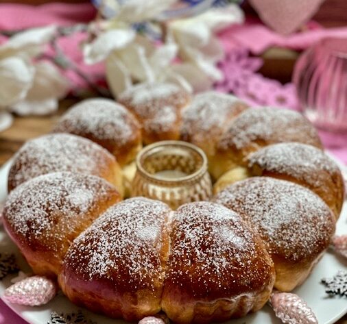 Dreikönigskuchen Originalrezept - traditioneller Hefekranz für den 6. Januar, fluffig & einfach selber backen 1 Dreikönigskuchen